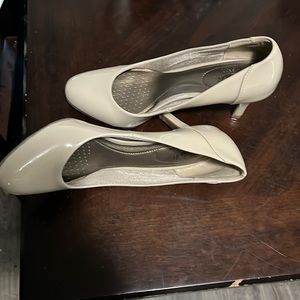 Life stride soft system. Taupe Almost new